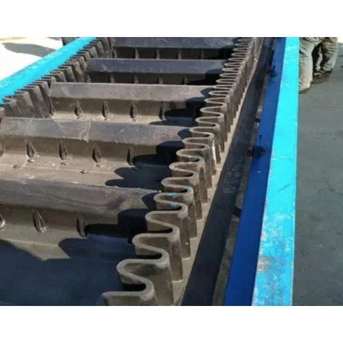 Large Angle Apron Conveyor for Mining Operations